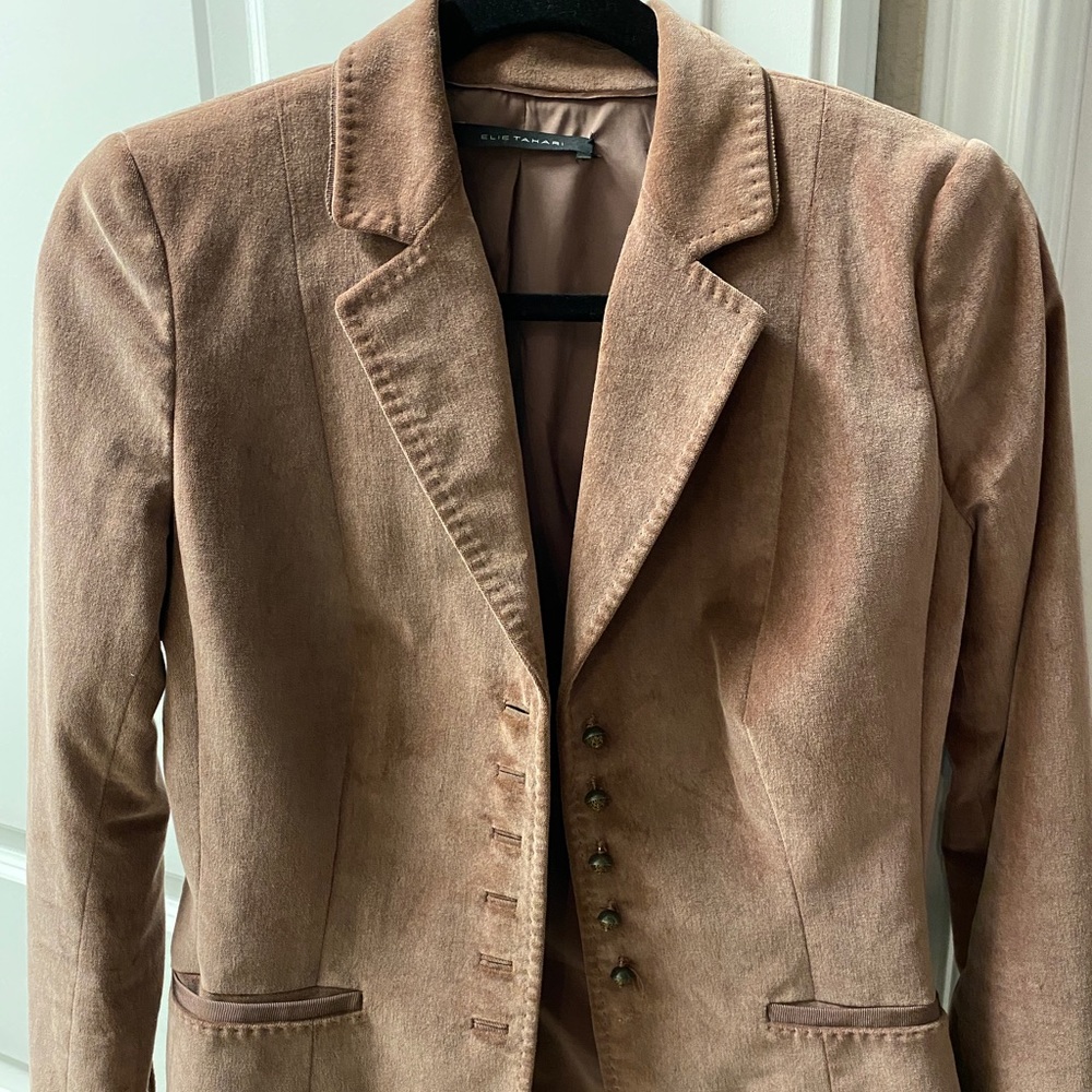 Elie Tahari women’s blazer velvet pink/brown blush color, size 4.
